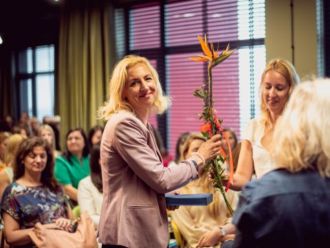 Personāldaļas un IVS vadītāja G.Rassa saņem apliecinājumu, ka uzņēmums ir ĢIMENEI DRAUDZĪGS