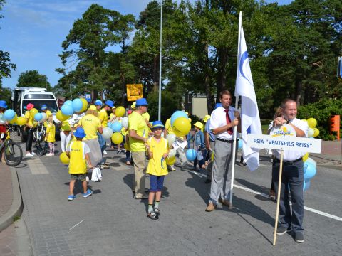 Piedalāmies pilsētas svētku gājienā